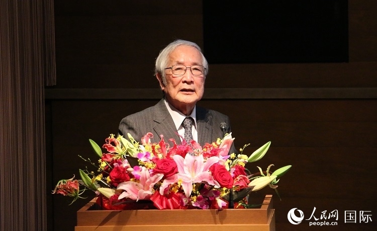 日中科學(xué)技術(shù)交流協(xié)會(huì)會(huì)長山脅道夫致辭。人民網(wǎng) 許可攝