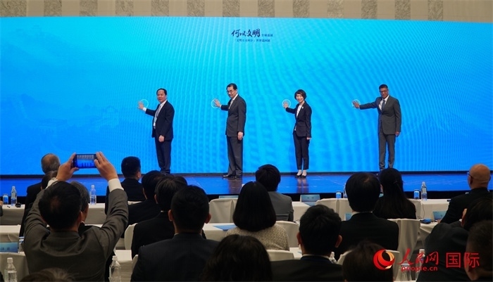 嘉賓共同啟動(dòng)“何以文明”日本特展體驗(yàn)暨2024年總臺(tái)春晚宣介區(qū)。人民網(wǎng) 蔣曉辰攝