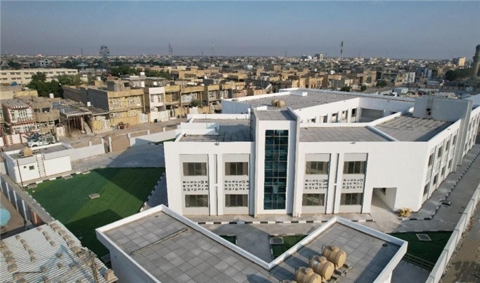 已經(jīng)完工的伊拉克瓦西特省第20號學(xué)校。該學(xué)校為合院式全功能建筑，包括教學(xué)樓，圖書室，實(shí)驗(yàn)室，保衛(wèi)室等。 趙沖攝