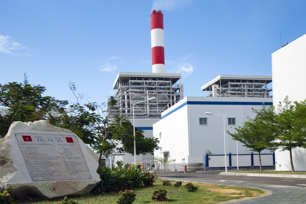 這是2021年3月24日在越南平順省拍攝的越南永新燃煤電廠一期BOT項目廠區(qū)。新華社發(fā)（南方電網(wǎng)越南永新公司供圖）