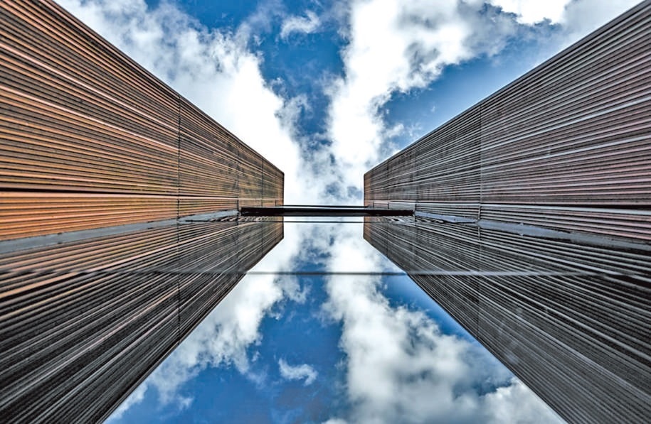  開放共享 今年9月，改造升級后的上海凝聚力工程博物館開門迎客。博物館大廳公共區(qū)域在功能提升、資源整合后，釋放更多公共服務(wù)空間，帶給市民更多新體驗(yàn)。 上海某餐廳法國籍廚師 邁克爾·溫德林?jǐn)z