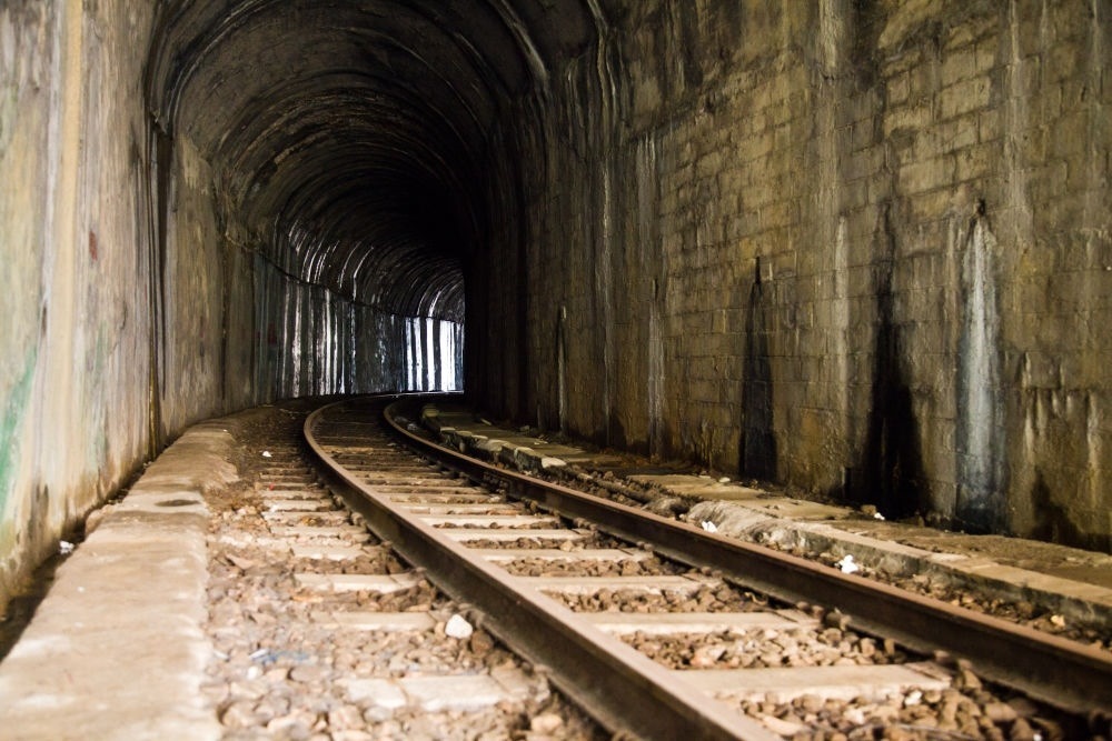 這是2013年3月22日拍攝的河口境內(nèi)的米軌鐵路。