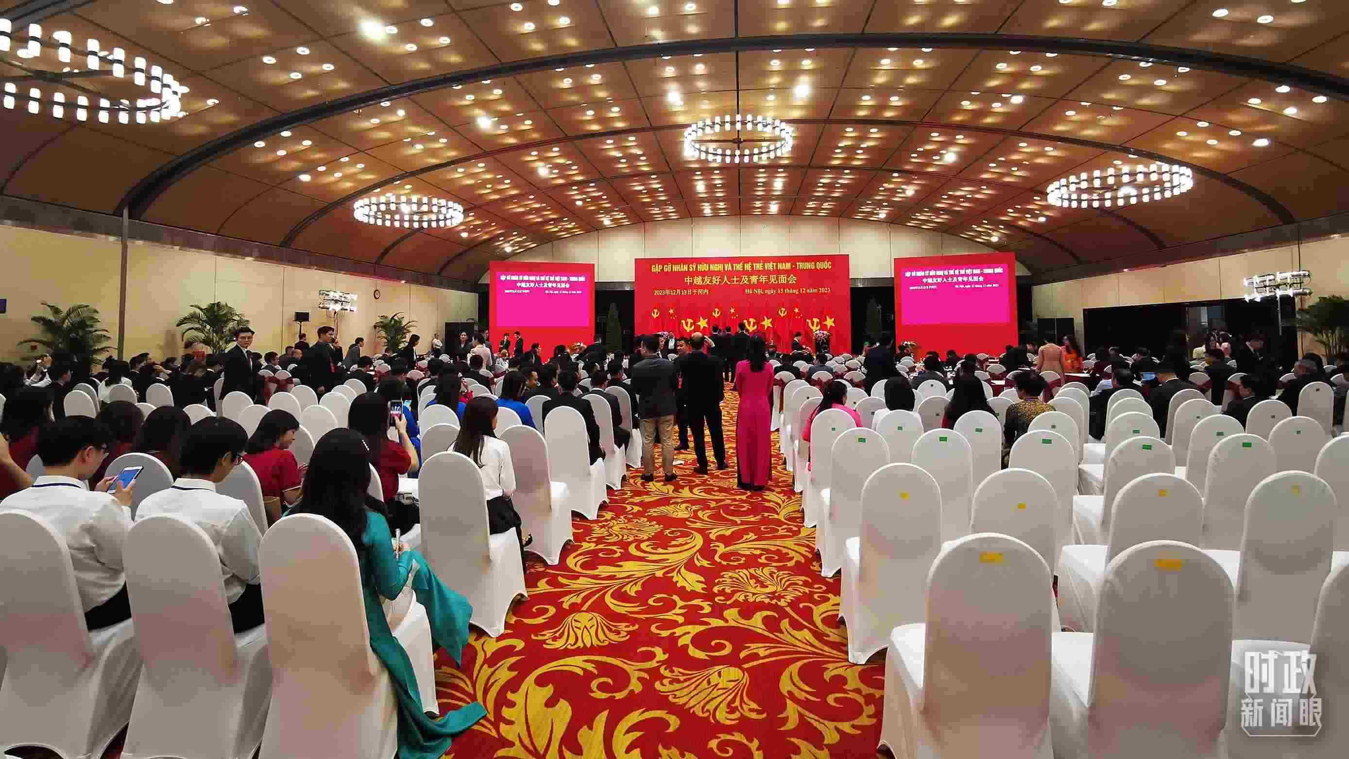 △習近平出席中越友好人士及青年見面會。這是見面會開始前的場景。（總臺央視記者荊偉拍攝）