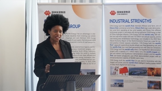 南非獨(dú)立傳媒集團(tuán)代表諾爾萬德爾-恩齊扎發(fā)言。 人民網(wǎng) 張茜攝