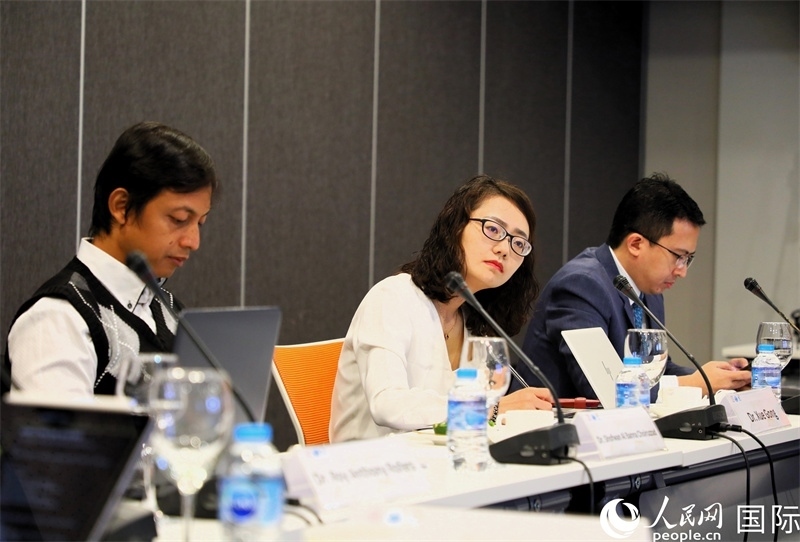 學者們專注聆聽會議內(nèi)容。人民網(wǎng)記者 白元琪攝