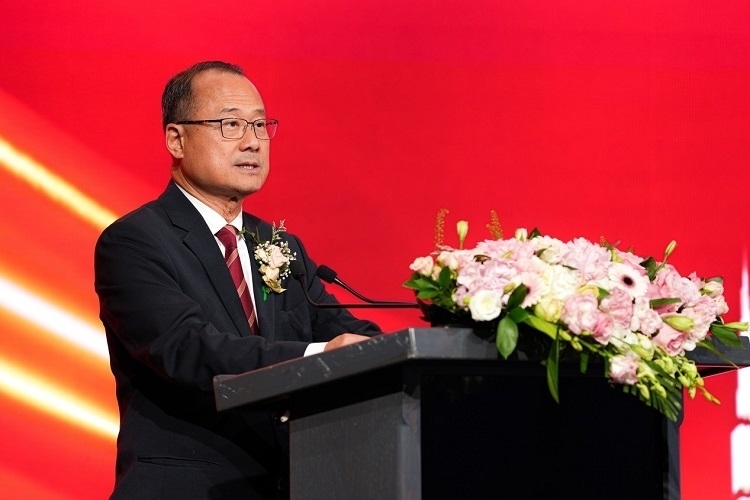 第十四屆全國(guó)政協(xié)常委、香港中華總商會(huì)會(huì)長(zhǎng)蔡冠深致辭。阿聯(lián)酋中華工商總會(huì)供圖