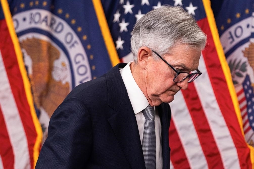 11月1日，美國聯(lián)邦儲備委員會主席鮑威爾在華盛頓出席記者會。新華社發(fā)（亞倫攝）