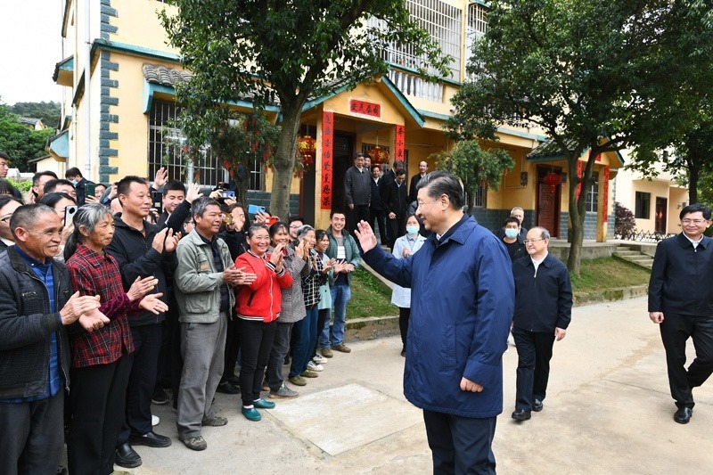 2021年4月25日，習(xí)近平總書記在廣西桂林市全州縣才灣鎮(zhèn)毛竹山村考察時(shí)，同鄉(xiāng)親們親切交流。新華社記者 謝環(huán)馳 攝