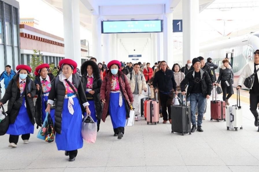 麗香鐵路開通滿月，累計(jì)發(fā)送旅客超18萬(wàn)人次。受訪方供圖