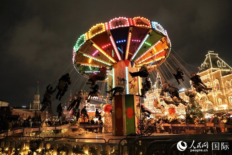 位于莫斯科紅場(chǎng)中央的“古姆”新年集市。人民網(wǎng)記者 隋鑫攝