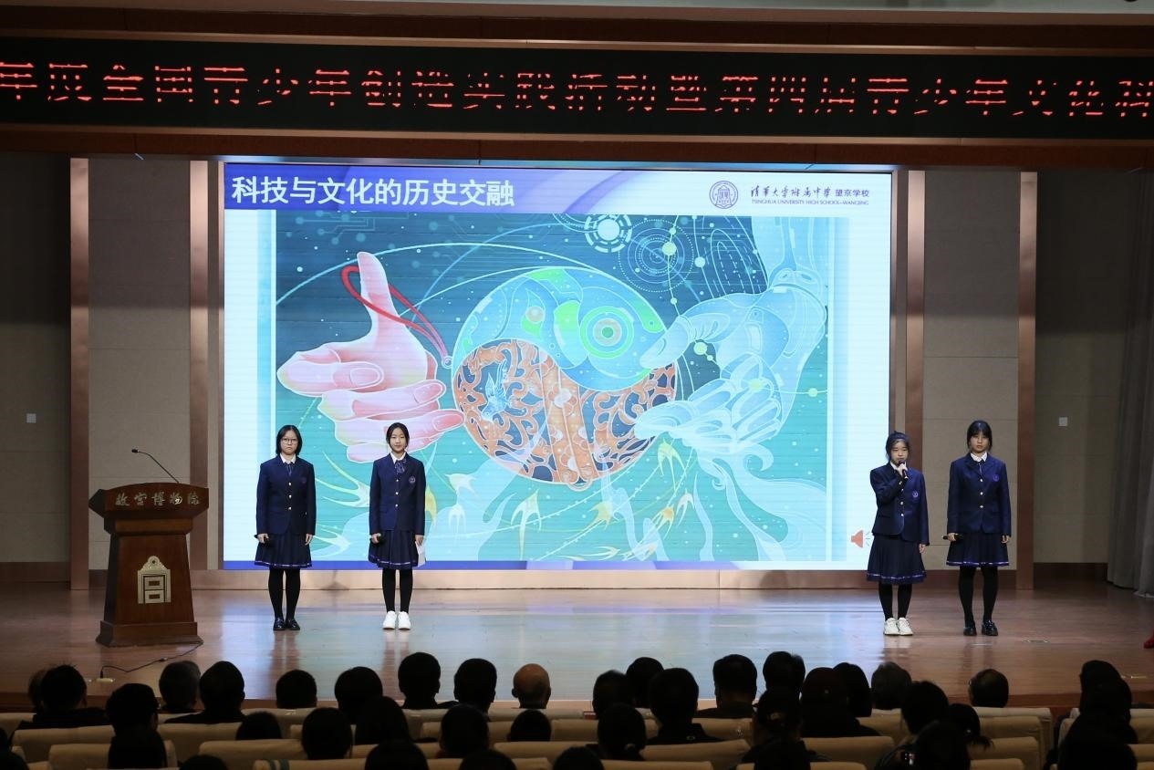 學(xué)生展示作品。主辦方供圖