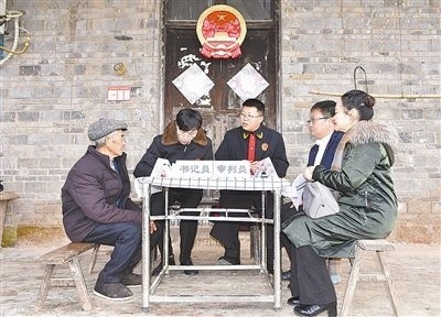  圖②：調(diào)解現(xiàn)場(chǎng)。