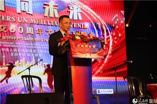 法國(guó)前總理拉法蘭出席晚會(huì)并致辭。 人民網(wǎng)記者 尚凱元 攝