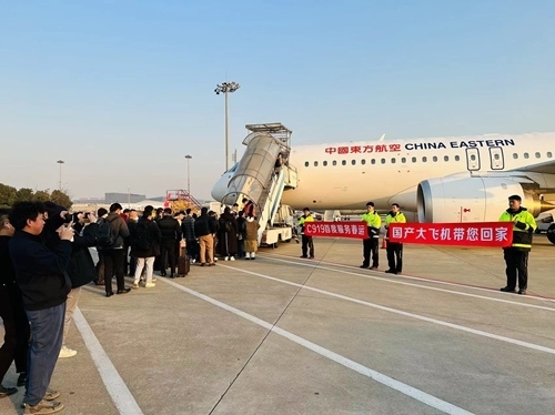 2024春運第一天，東航4架C919大飛機全部投入商業(yè)運營。東航供圖