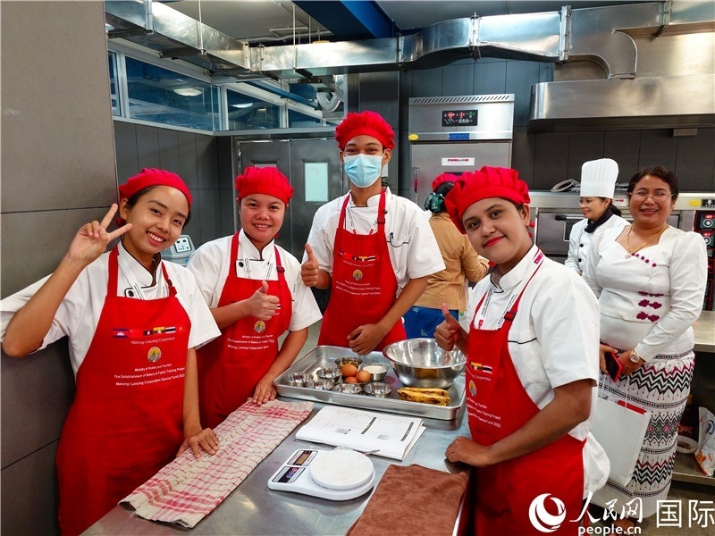 學(xué)員進行實操練習(xí)。人民網(wǎng)記者 謝佳君攝