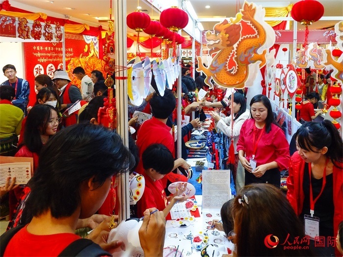 活動(dòng)現(xiàn)場(chǎng)氣氛熱烈。人民網(wǎng)記者 謝佳君攝