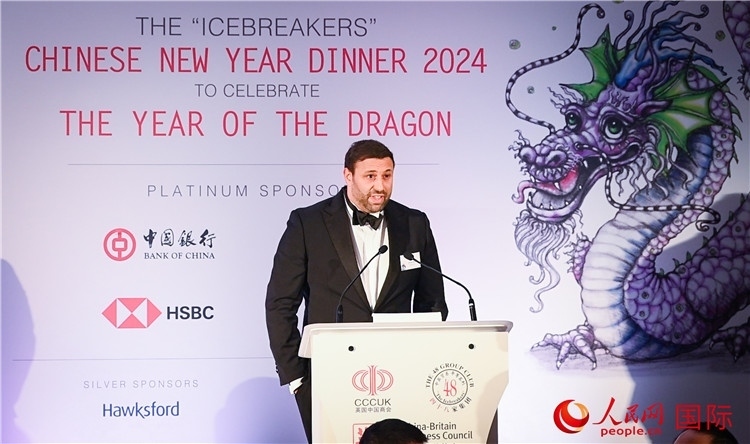 英國 48 家集團(tuán)俱樂部候任主席杰克·佩里致辭。人民網(wǎng) 郭錦標(biāo)攝