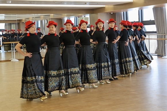 廈門思明區(qū)老年大學老年模特班正在上課。