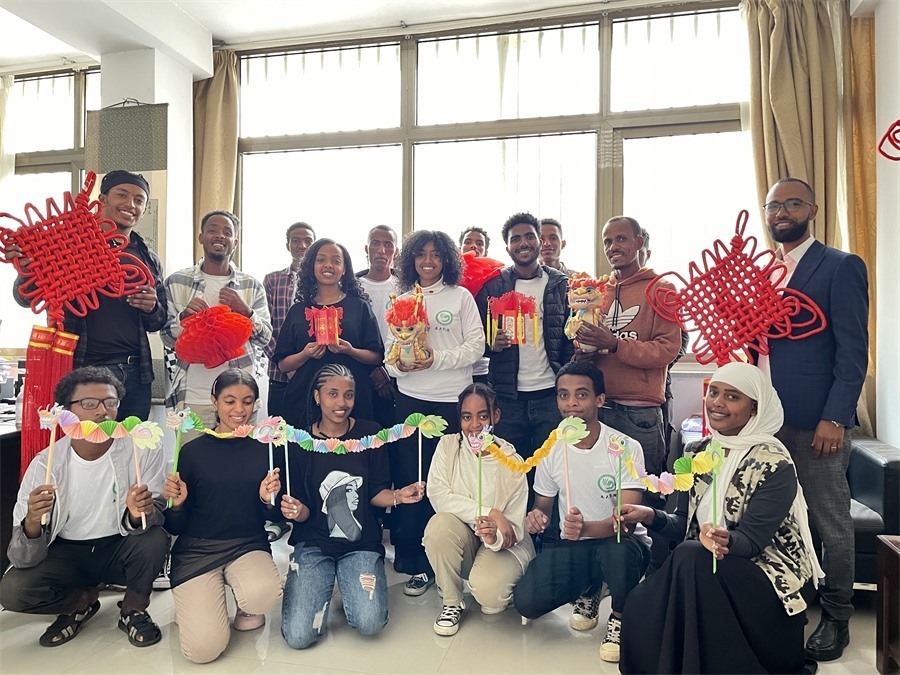 參加活動(dòng)的學(xué)生合影。亞的斯亞貝巴大學(xué)孔子學(xué)院供圖