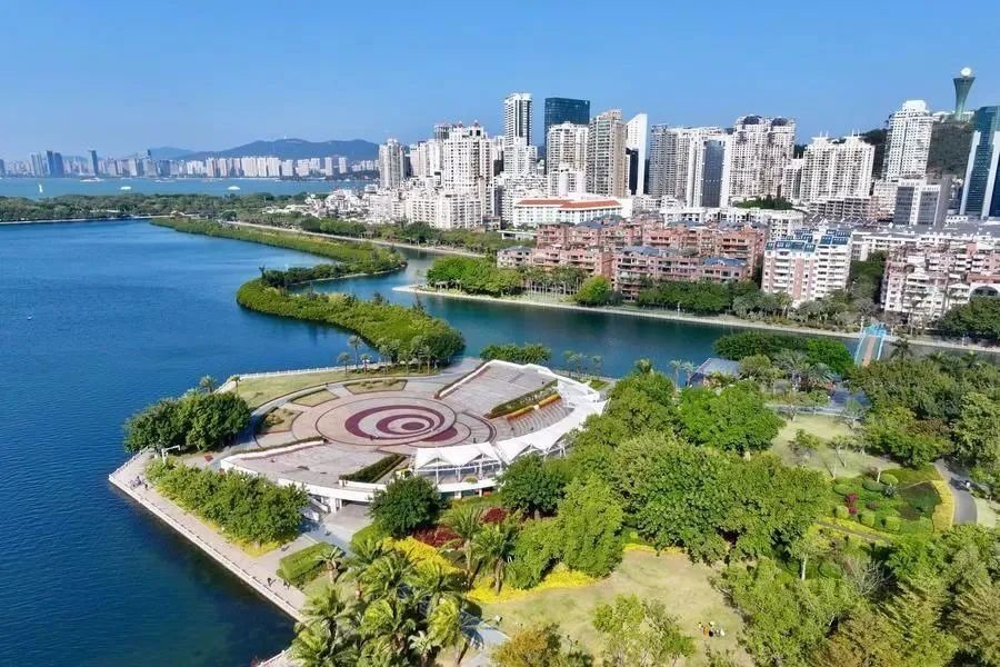 △1月24日，廈門筼筜湖白鷺洲公園及周邊城市景觀。