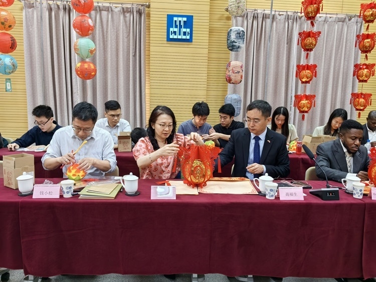 燈籠文化交流活動現(xiàn)場。中建國際中西非公司供圖