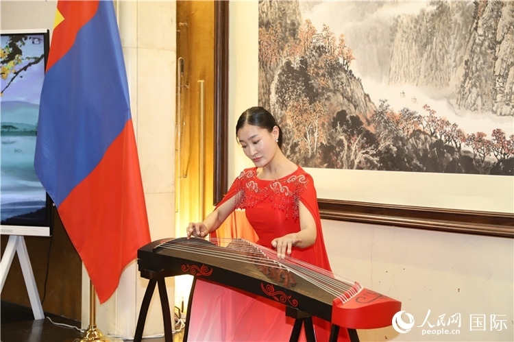 古箏表演。人民網(wǎng)記者 霍文攝