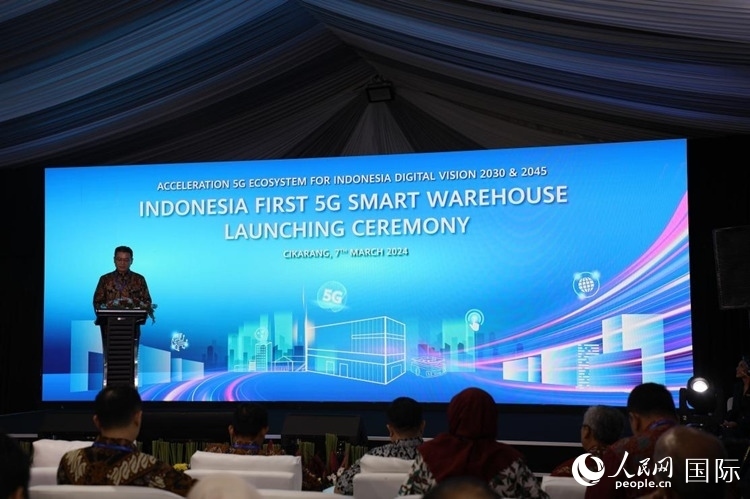 華為印尼CEO郭海龍?jiān)诮夷粌x式發(fā)表講話。人民網(wǎng)記者 曹師韻攝