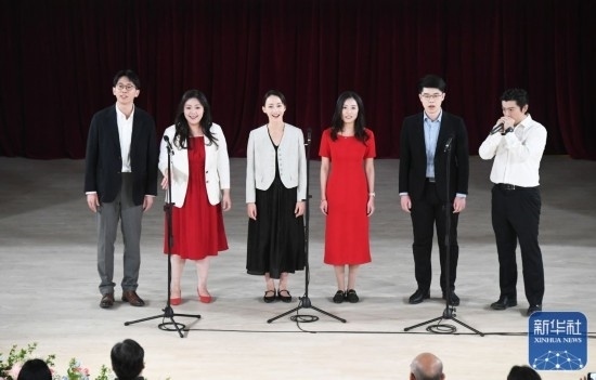 3月21日，國家開發(fā)銀行阿卡貝拉合唱團在音樂會上演出。新華社記者 任超 攝