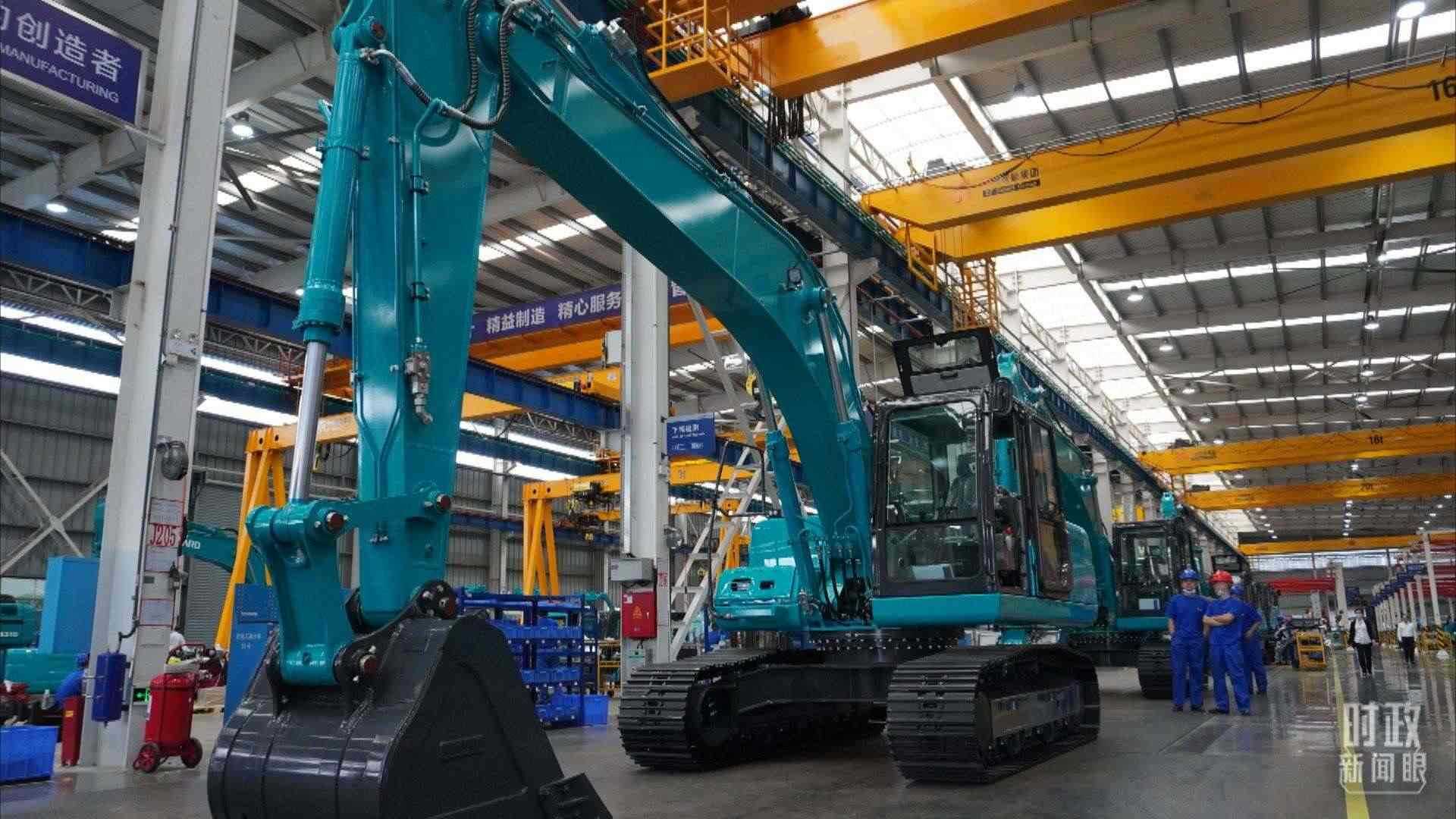 △這是山河智能大型挖掘機的組裝車間。2020年9月，習近平曾到此地考察。（總臺央視記者郭曉龍拍攝）