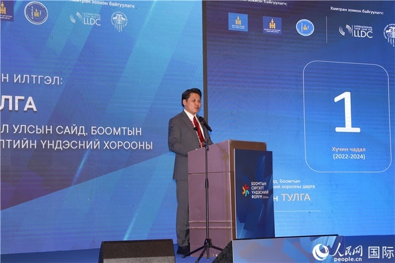 2.圖勒嘎部長(zhǎng)做主旨報(bào)告。人民網(wǎng)記者 霍文攝_副本