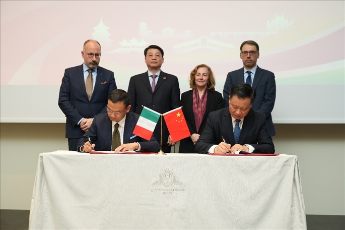 揚州市政府與意大利中國商會簽署合作協(xié)議。 主辦方供圖