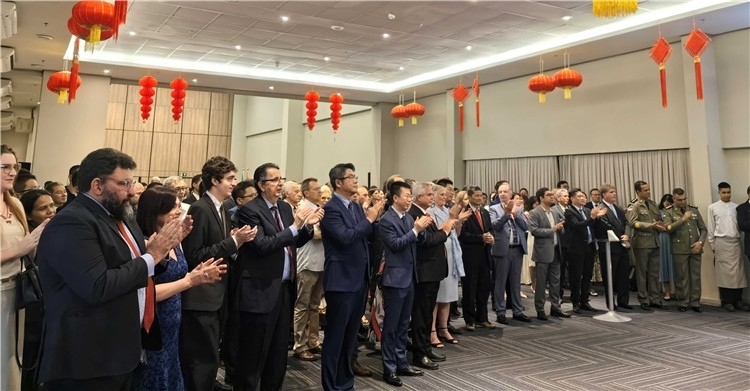 當(dāng)?shù)貢r(shí)間3月27日，中國(guó)駐累西腓新任總領(lǐng)事蘭和平舉行到任招待會(huì)。圖為招待會(huì)現(xiàn)場(chǎng)。中國(guó)駐累西腓總領(lǐng)事館供圖