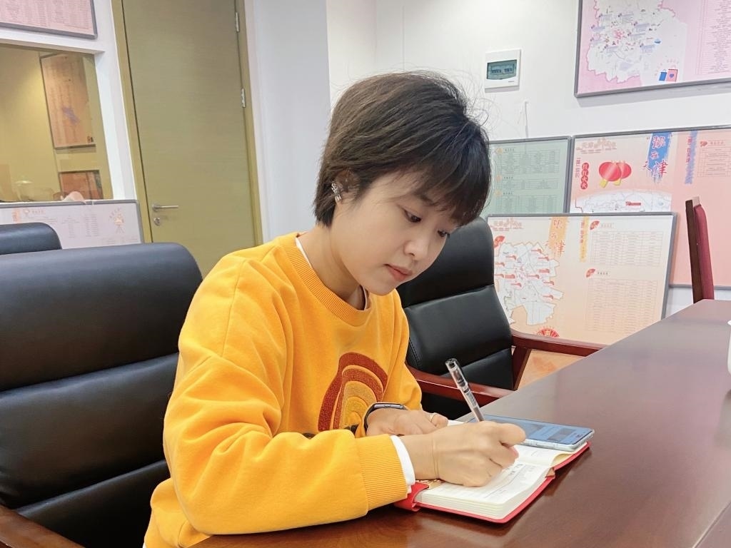 武麗潔在工作中。新華社發(fā)