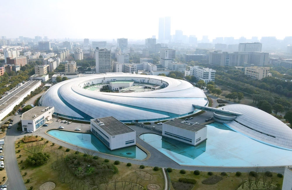 空中俯瞰位于上海張江科學(xué)城的上海光源（2024年2月27日攝，無人機照片）。