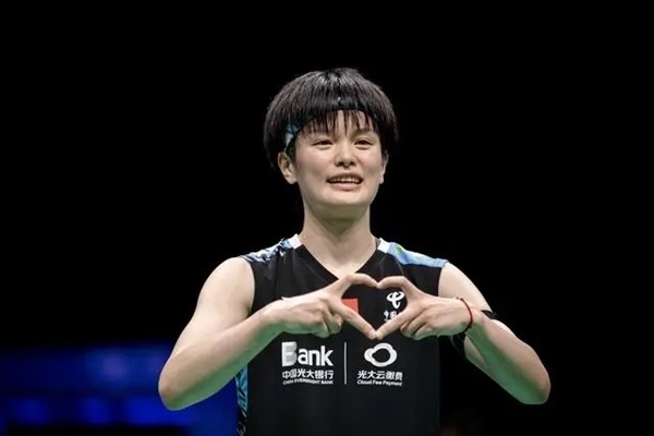 4月14日，王祉怡在奪冠后慶祝。新華社記者 江漢攝