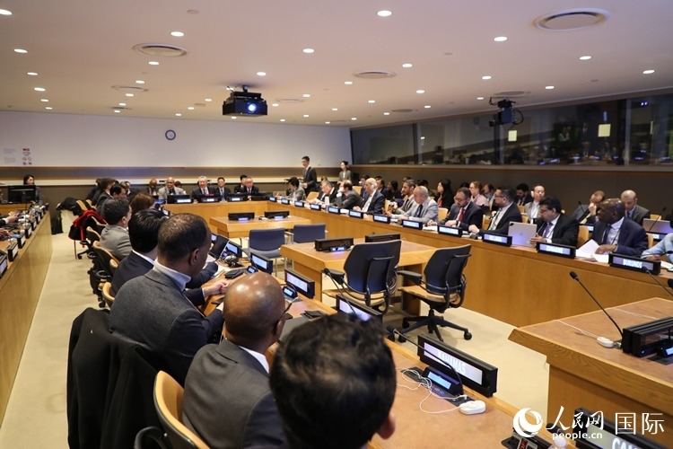 40多國(guó)常駐代表、副代表以及聯(lián)合國(guó)工發(fā)組織、糧農(nóng)組織、區(qū)域經(jīng)委會(huì)、南南合作辦公室等聯(lián)合國(guó)機(jī)構(gòu)官員等100多人參加全球發(fā)展倡議之友小組高級(jí)別會(huì)議。 人民網(wǎng)記者 李志偉攝