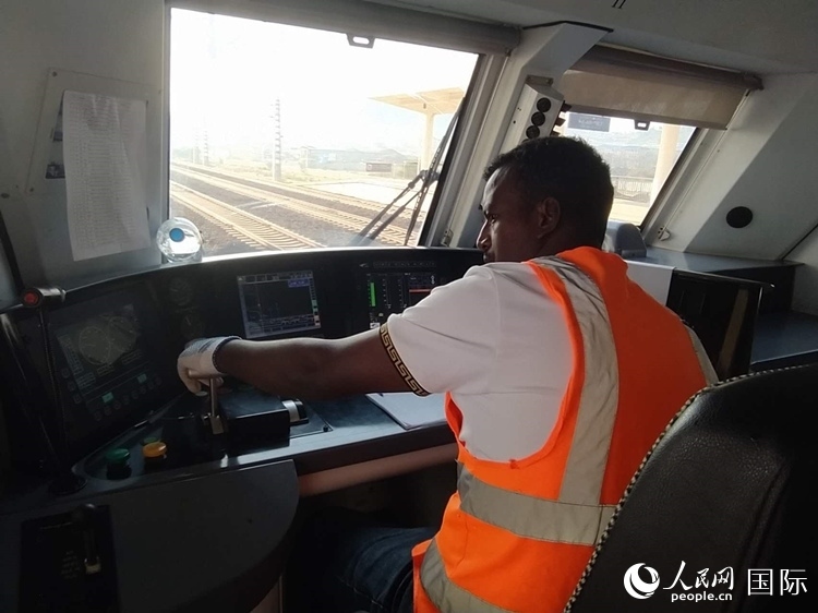 火車司機(jī)索博卡。人民網(wǎng)記者 黃培昭攝