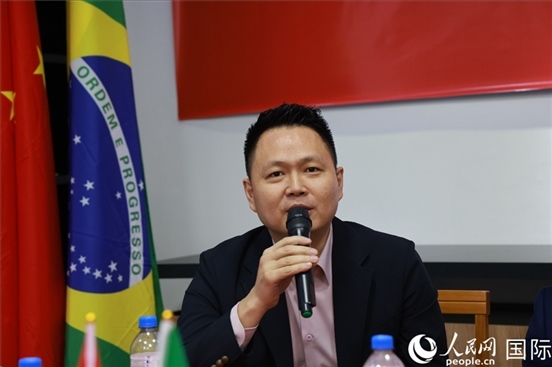 中國駐里約熱內(nèi)盧總領(lǐng)館副總領(lǐng)事王尉育在座談會上致辭。人民網(wǎng)記者 陳海琪攝