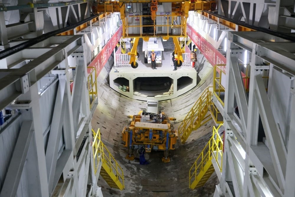 2024年2月16日，中鐵十四局集團(tuán)的建設(shè)者在京唐城際鐵路運(yùn)潮減河隧道施工。新華社記者 邢廣利 攝