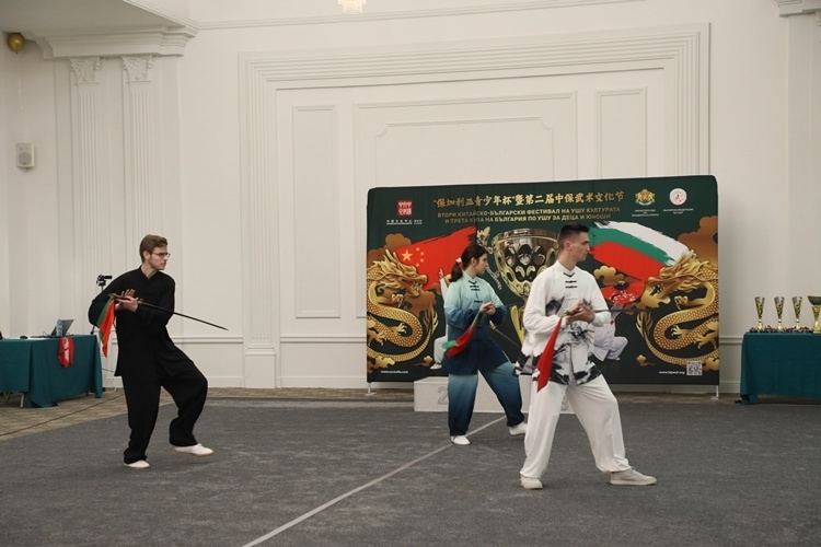 武術(shù)愛好者現(xiàn)場表演。索非亞中國文化中心供圖