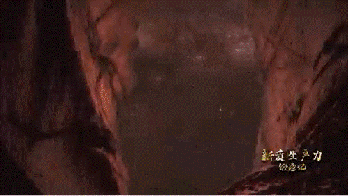 要甄別并發(fā)現(xiàn)暗物質粒子，如同在一場人聲鼎沸的足球比賽現(xiàn)場聽見一根鋼針跌落的聲音。