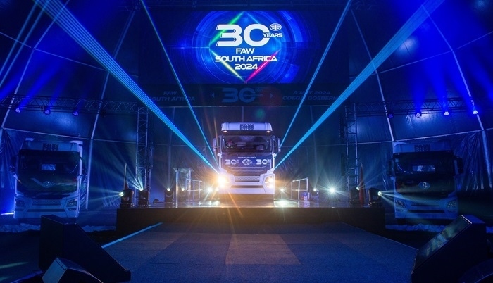 新一代旗艦車(chē)型JH6 550馬力牽引亮相。圖片來(lái)源：一汽解放