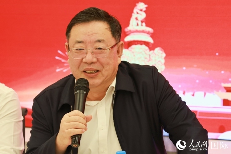 山東省泰安市委書記、市人大常委會主任楊洪濤在座談會上致辭。人民網(wǎng)記者 陳海琪攝