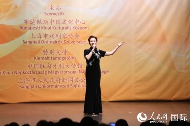 “玉蘭花開·魅力上?！弊哌M(jìn)布達(dá)佩斯。葉辰亮攝