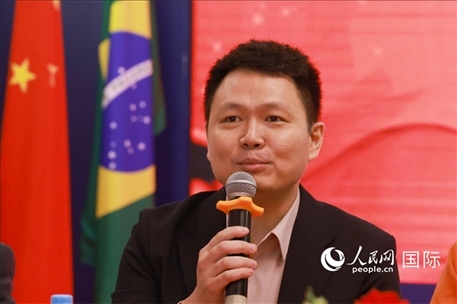 中國駐里約熱內(nèi)盧總領(lǐng)館副總領(lǐng)事王尉育在座談會上致辭。人民網(wǎng)記者 陳海琪攝