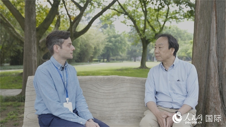 三星堆博物館館長(zhǎng)雷雨接受人民網(wǎng)采訪。人民網(wǎng)記者 張榮攝