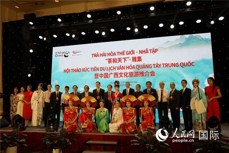 中越兩國嘉賓合影留念。人民網(wǎng)記者楊曄攝