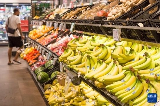 5月24日，顧客在德國柏林一家超市購物。新華社記者 任鵬飛 攝