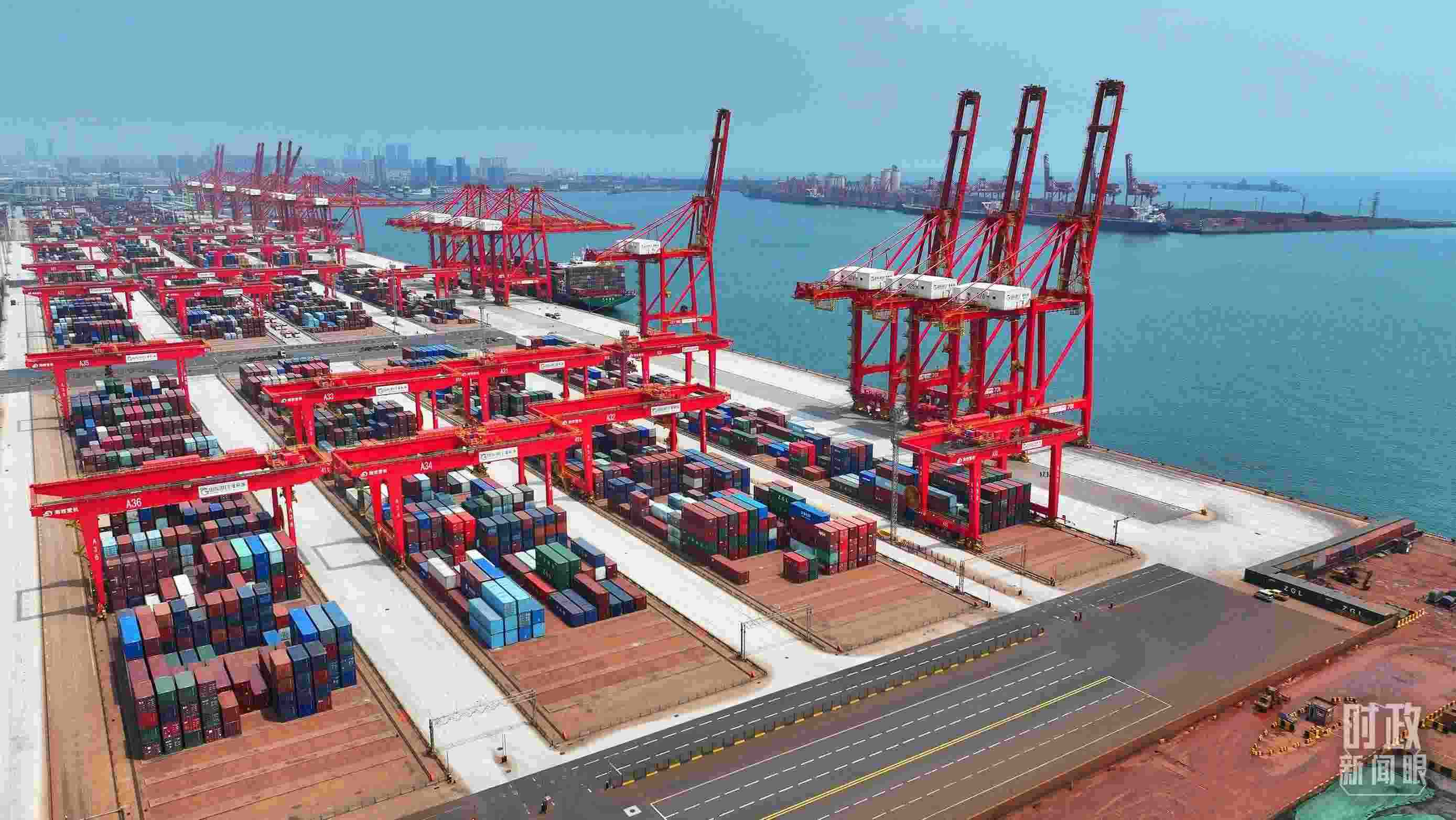 山東日照港。（總臺(tái)央視記者范凱拍攝）