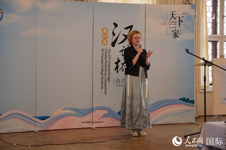 李歡欣在比賽中用中文演講。人民網(wǎng)記者 劉仲華攝